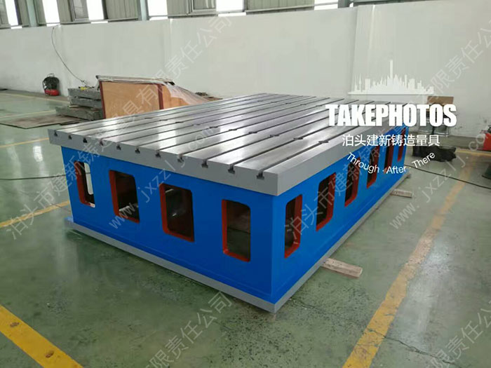 �M������